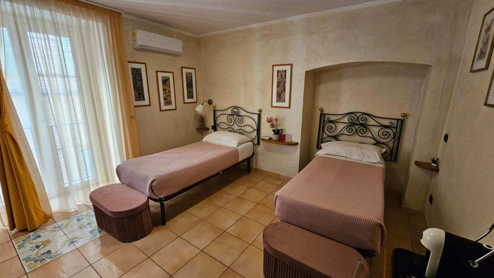 Vittoria Guest House Salerno Exterior foto