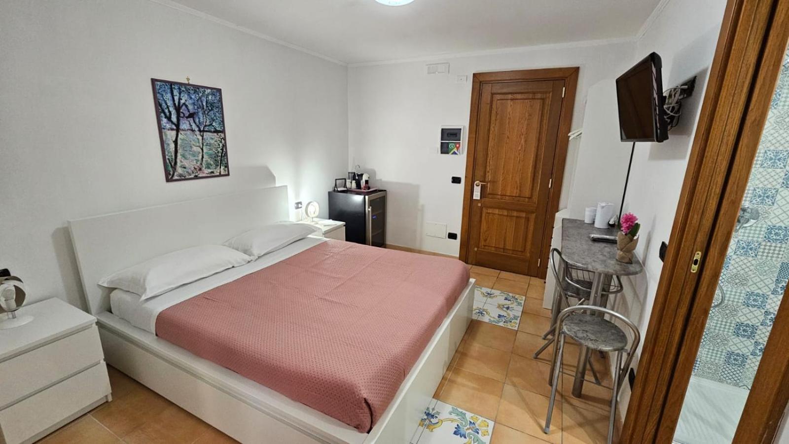 Vittoria Guest House Salerno Exterior foto
