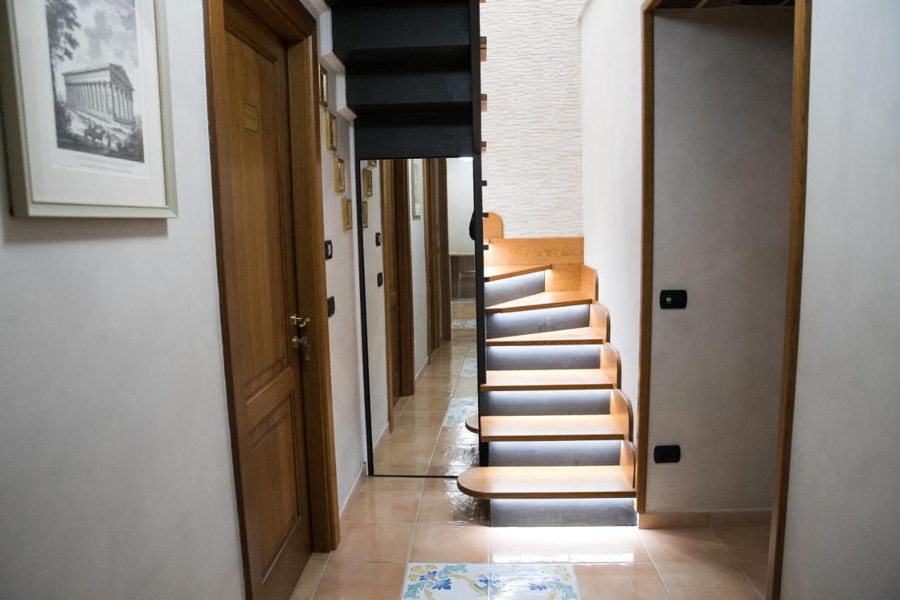 Vittoria Guest House Salerno Exterior foto